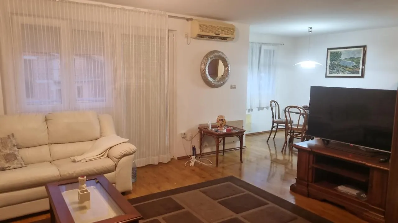 Apartments Miro Omisalj 0*,