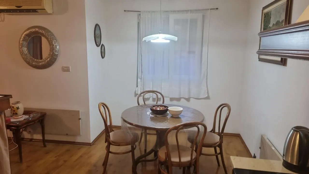 Apartments Miro Omisalj