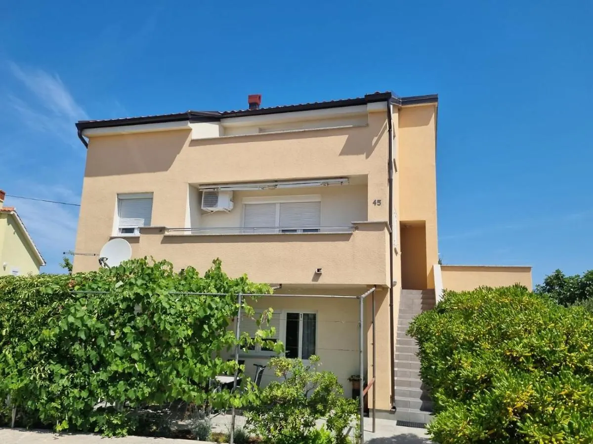 Apartments Miro Omisalj