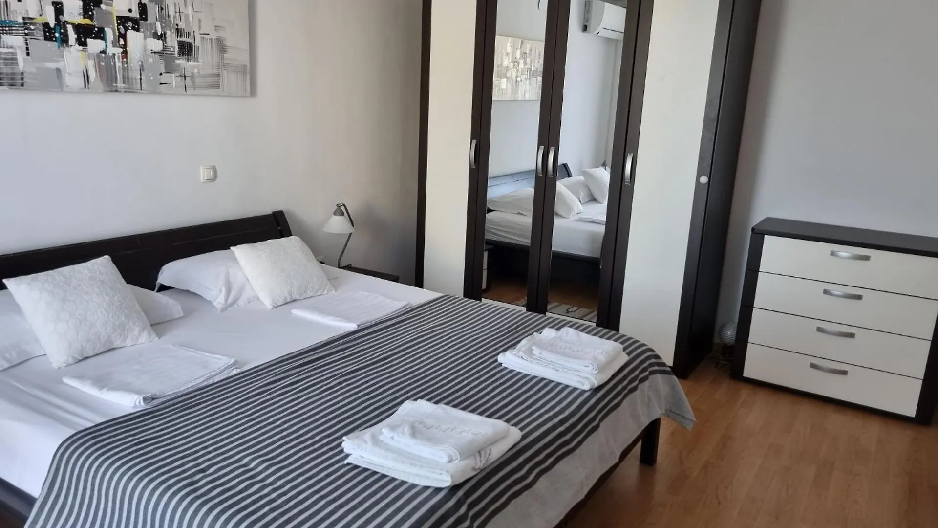 Apartments Miro Omisalj