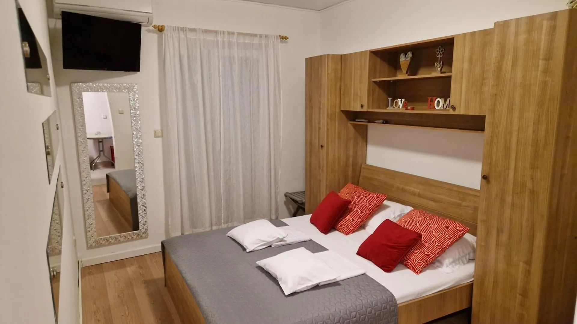 Apartments Miro Omisalj