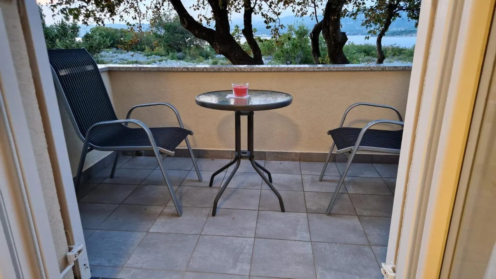 Apartments Miro Omisalj