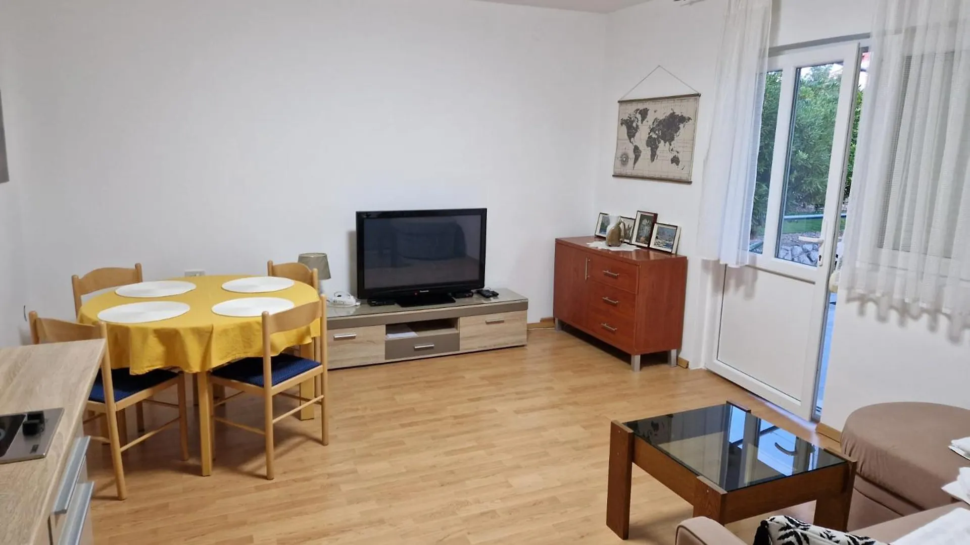 Apartments Miro Omisalj 0*,