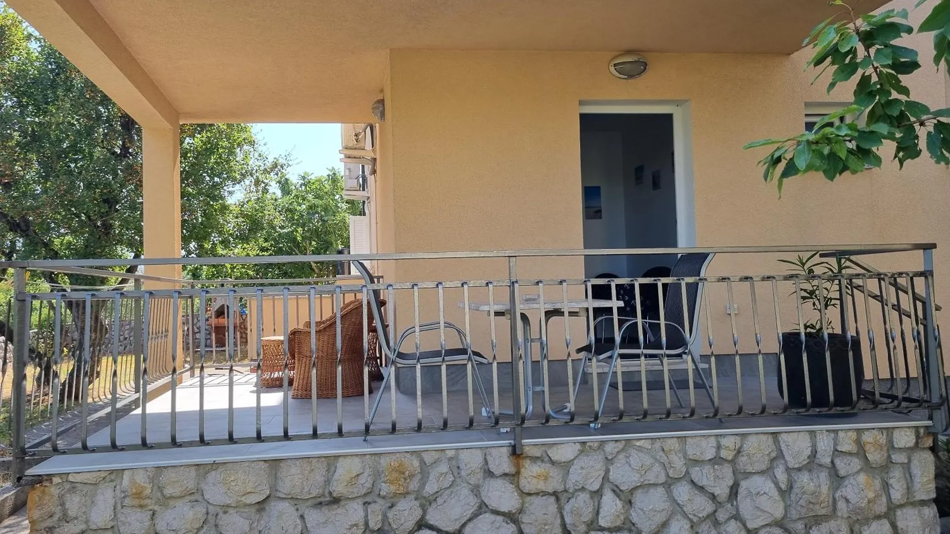 Apartments Miro Omisalj Croatia
