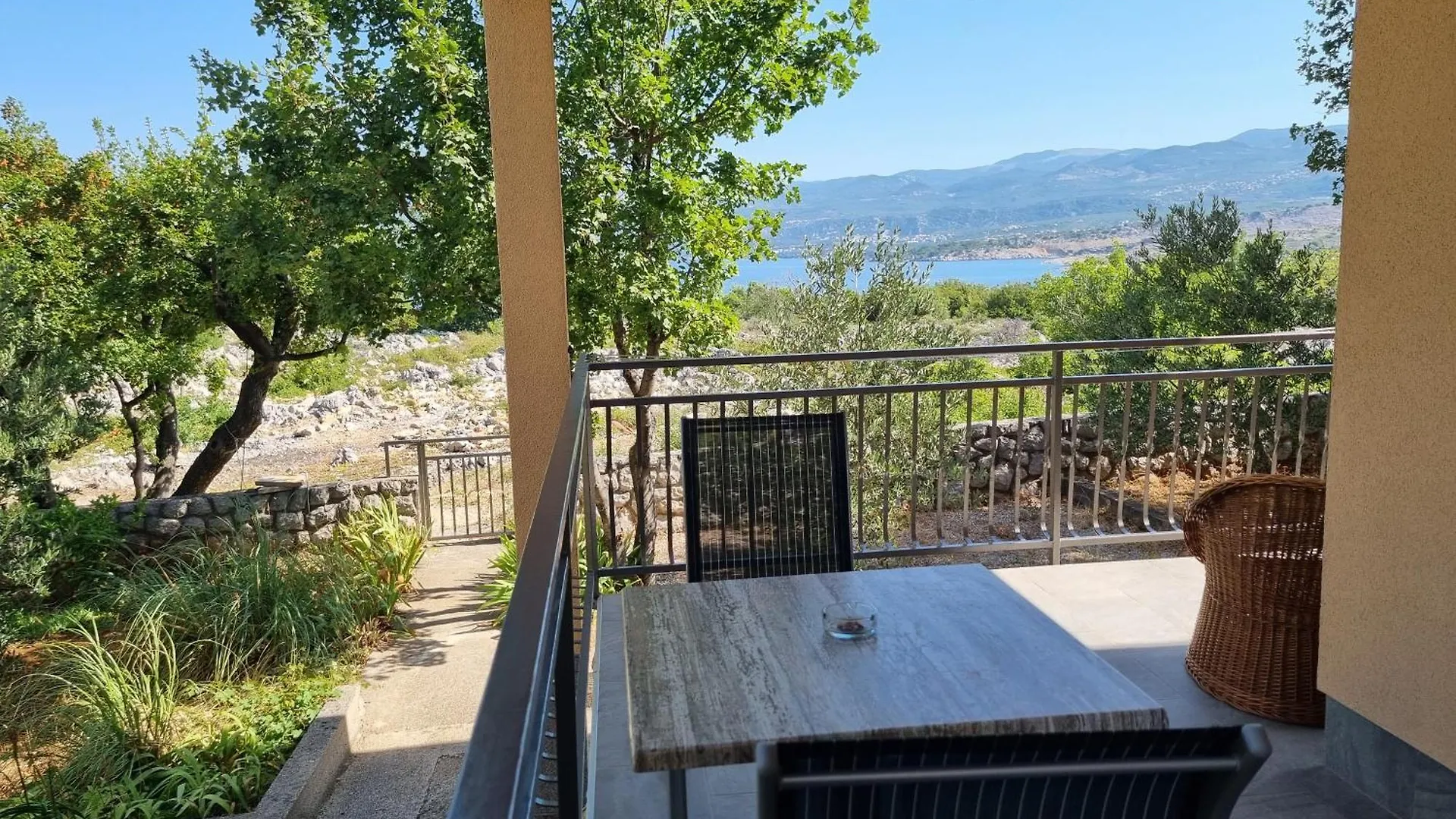 Apartments Miro Omisalj 0*,  Croatia